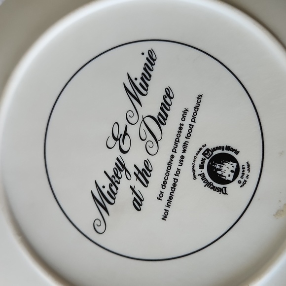 7" Vintage Disney collectible plate Mickey & Minnie dancing - Picture 2 of 4